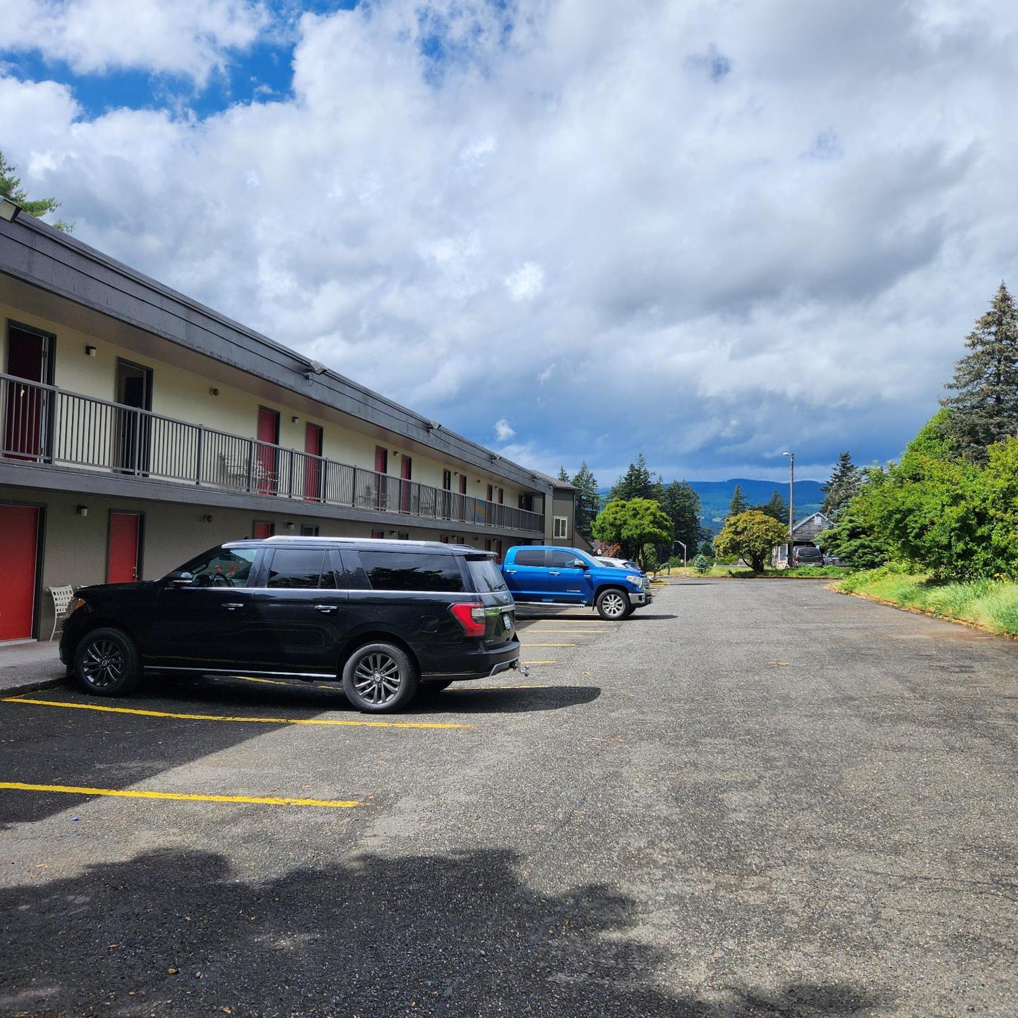 Columbia Gorge Inn カスケード・ロックス エクステリア 写真