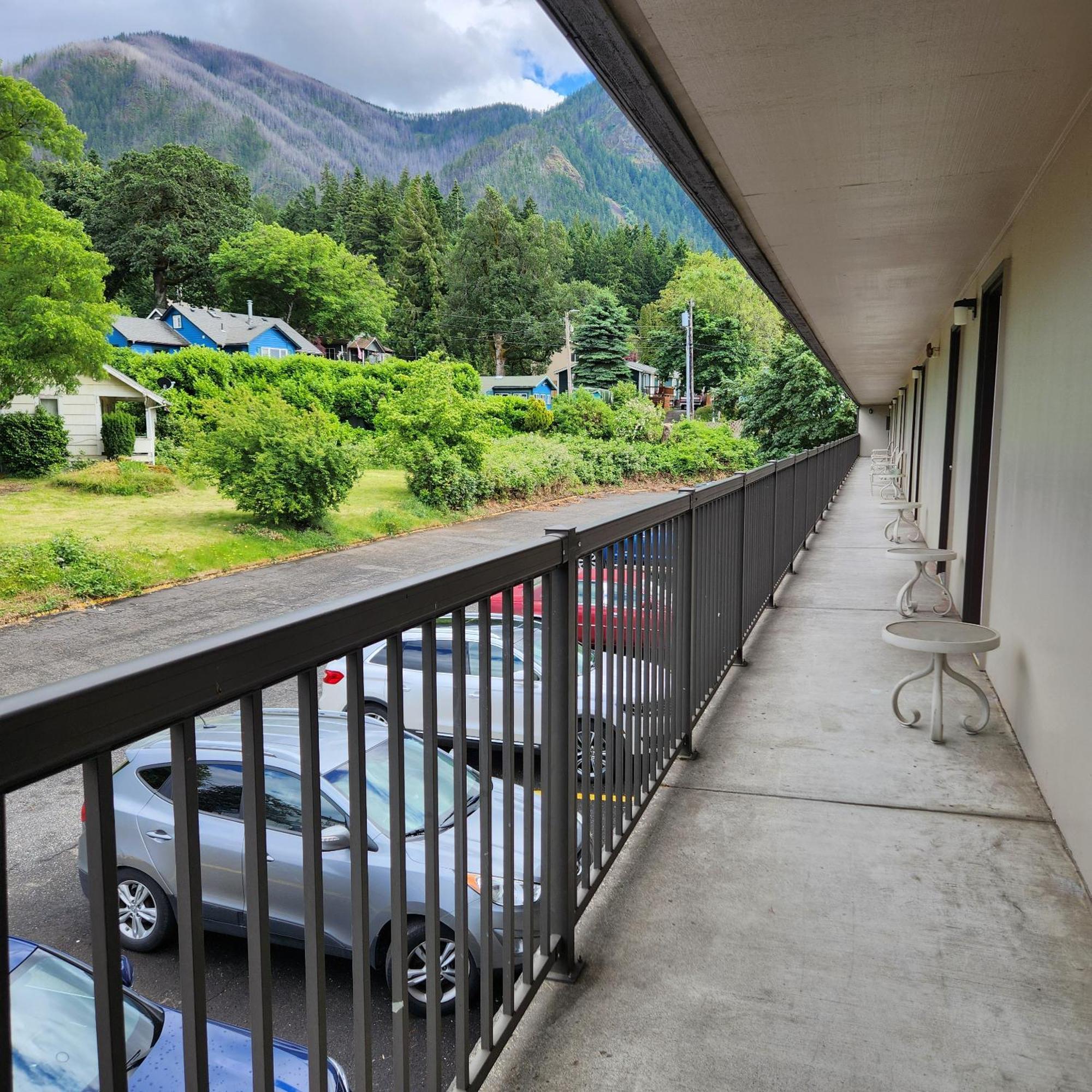 Columbia Gorge Inn カスケード・ロックス エクステリア 写真