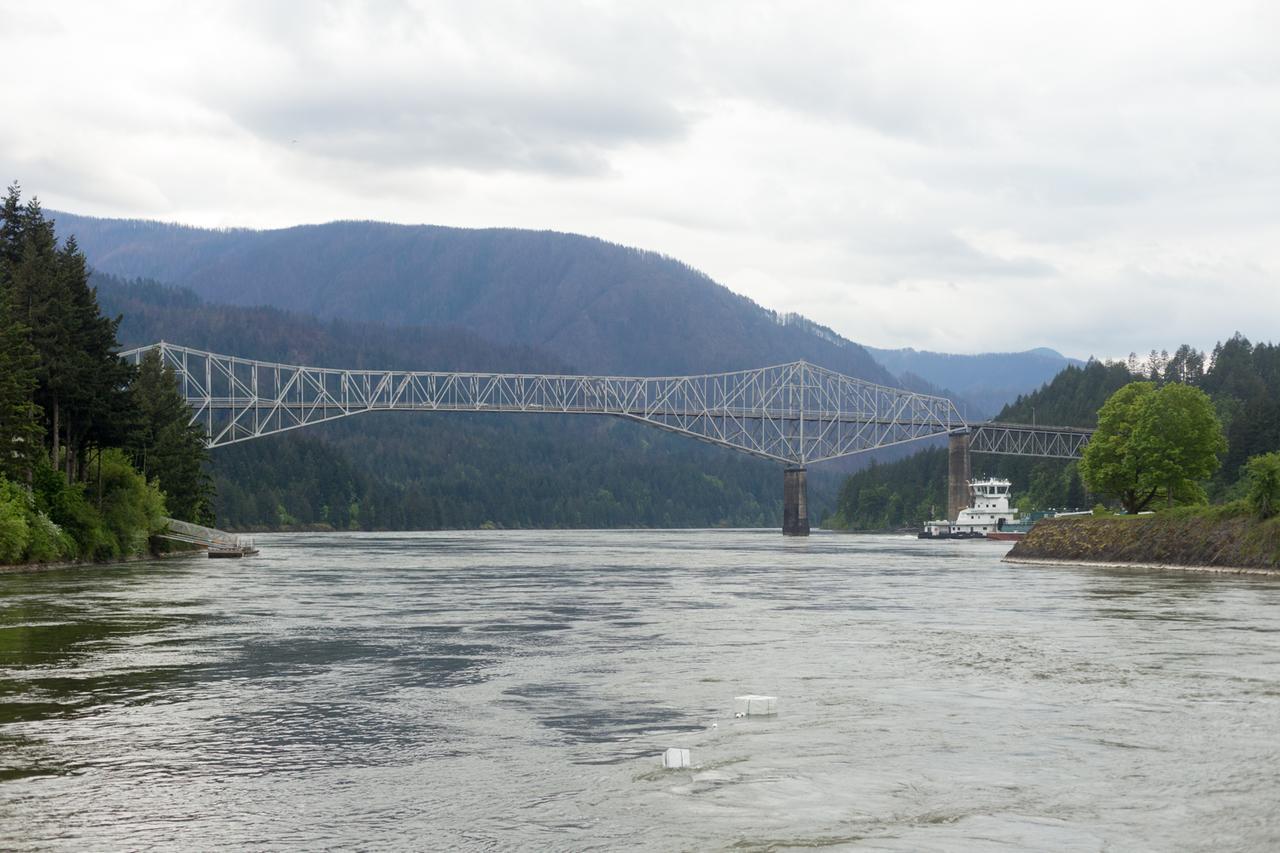 Columbia Gorge Inn カスケード・ロックス エクステリア 写真